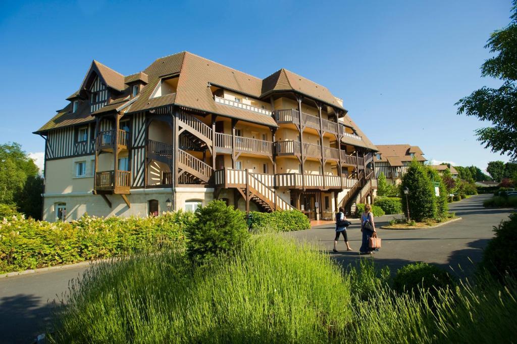 Pierre & Vacances La Residence Du Golf Deauville Extérieur photo