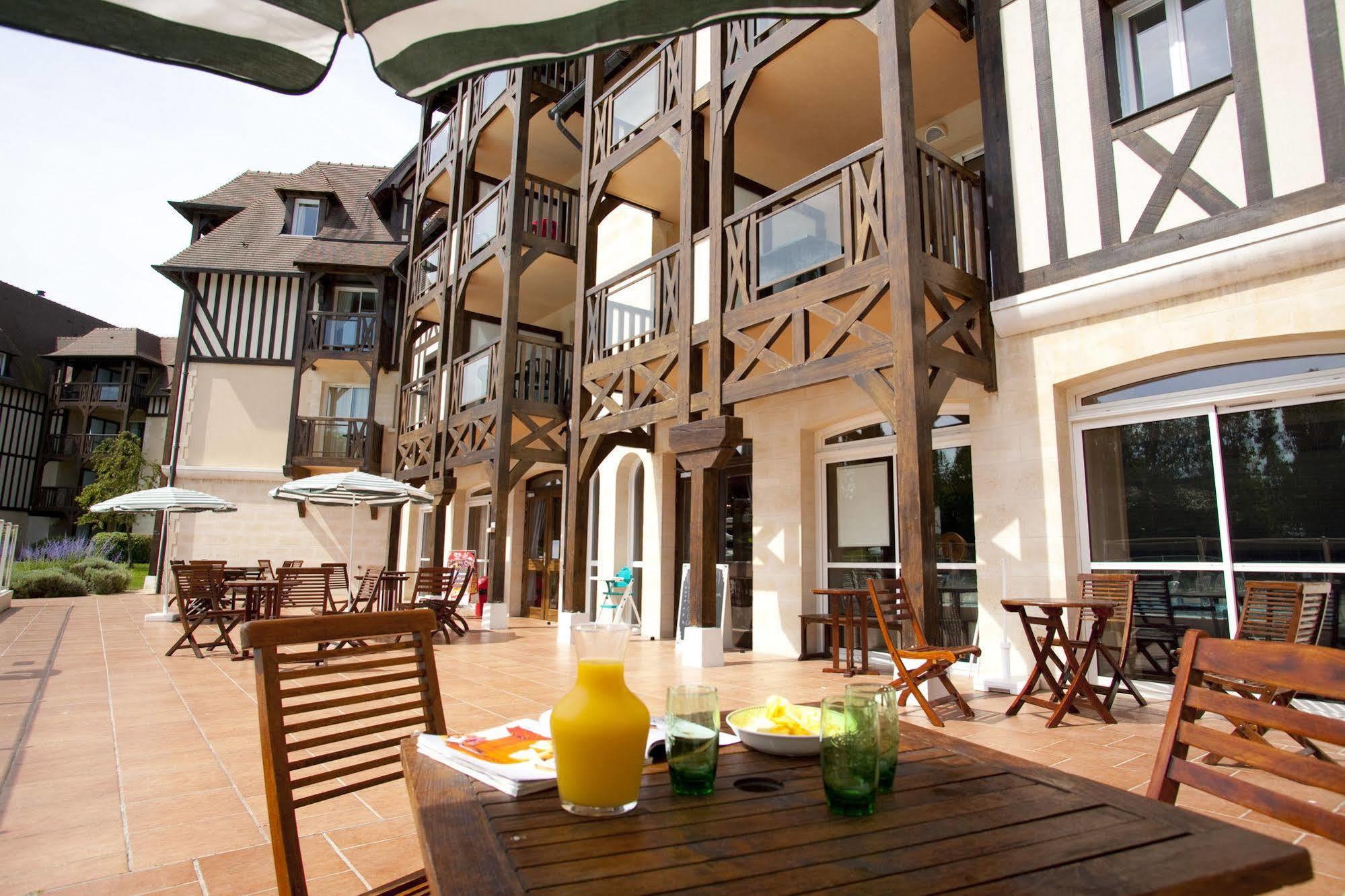 Pierre & Vacances La Residence Du Golf Deauville Extérieur photo