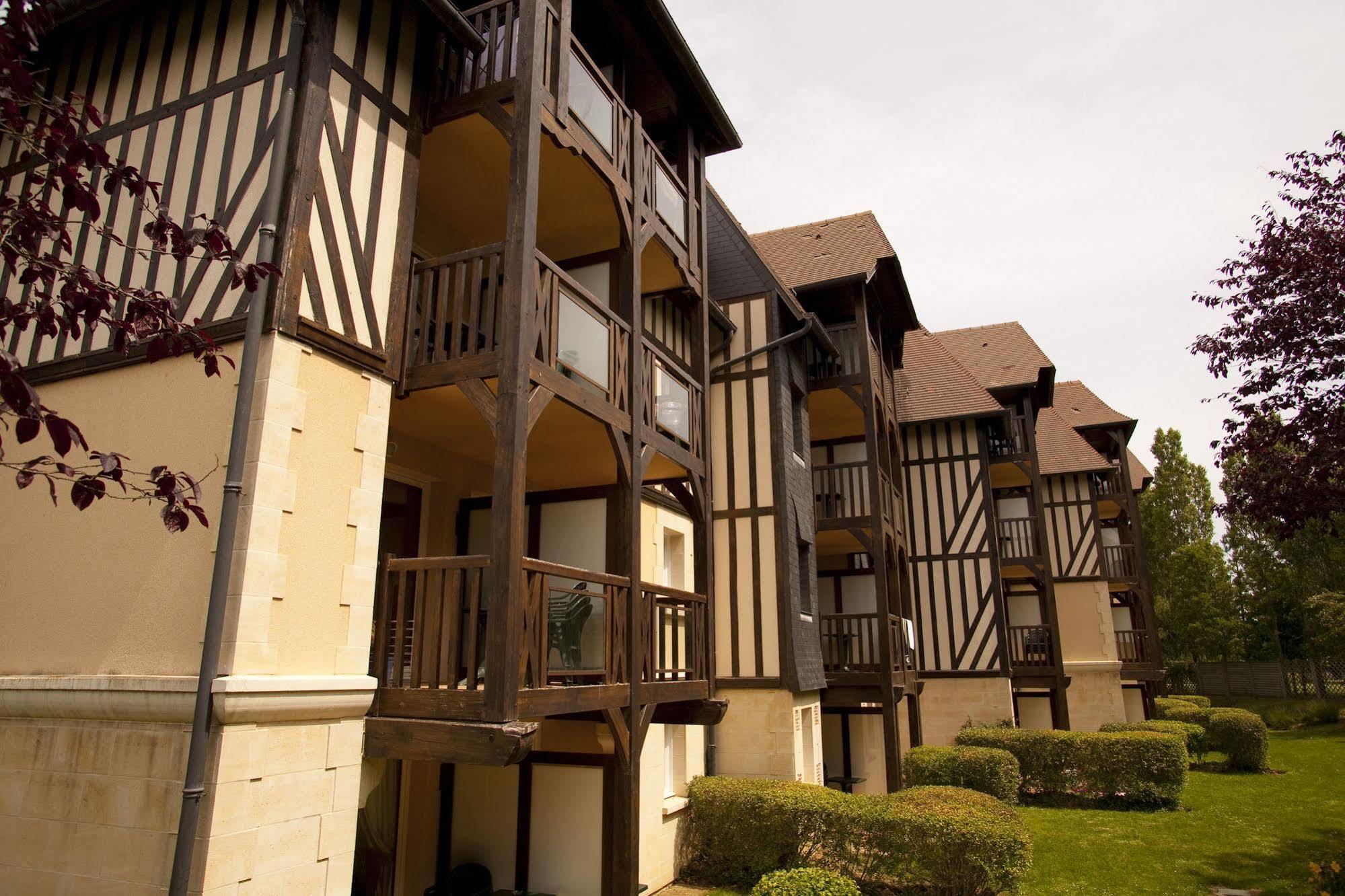Pierre & Vacances La Residence Du Golf Deauville Extérieur photo