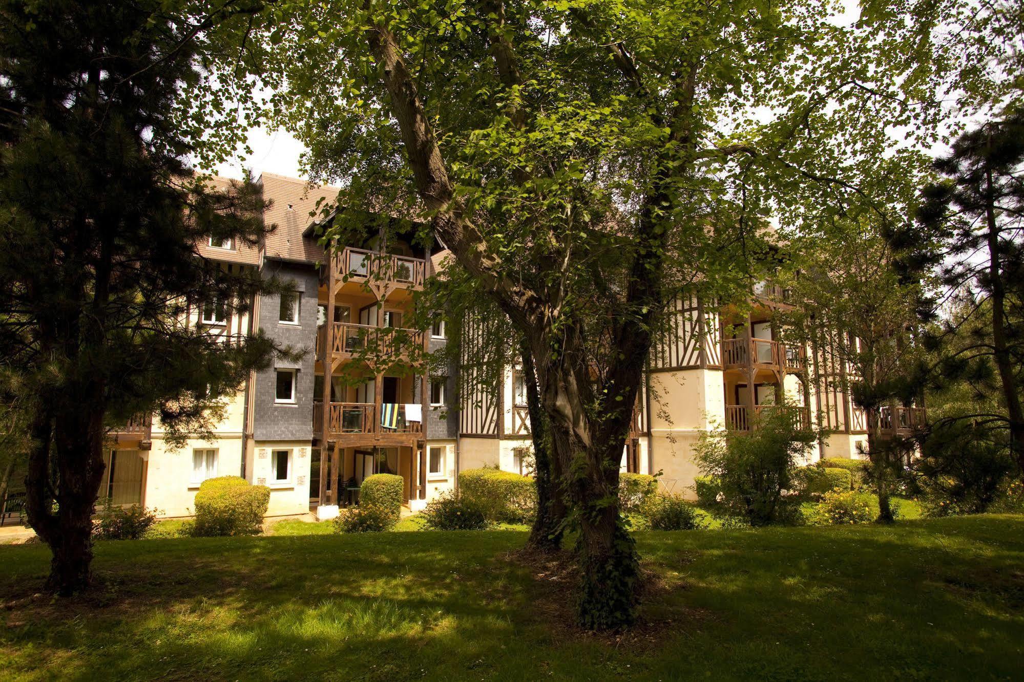 Pierre & Vacances La Residence Du Golf Deauville Extérieur photo