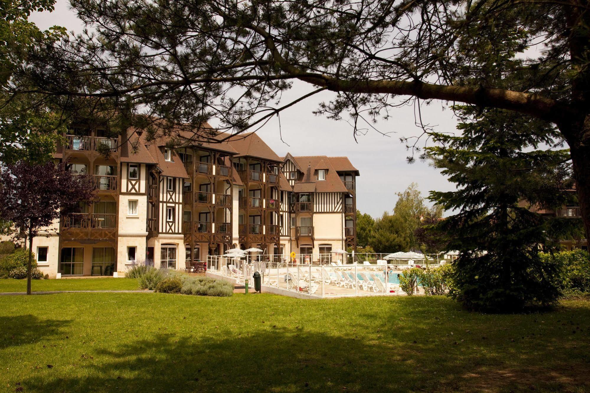 Pierre & Vacances La Residence Du Golf Deauville Extérieur photo