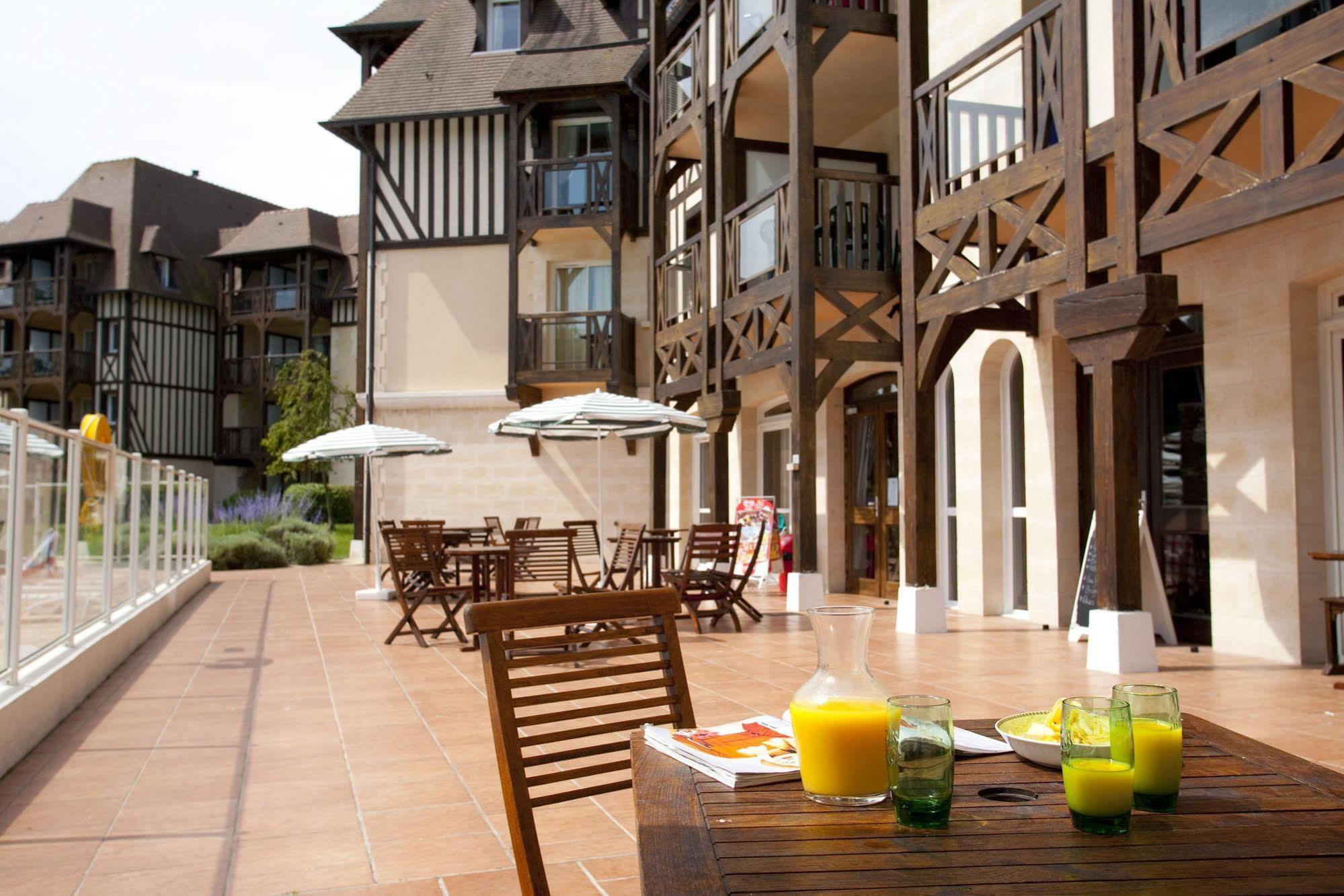 Pierre & Vacances La Residence Du Golf Deauville Extérieur photo