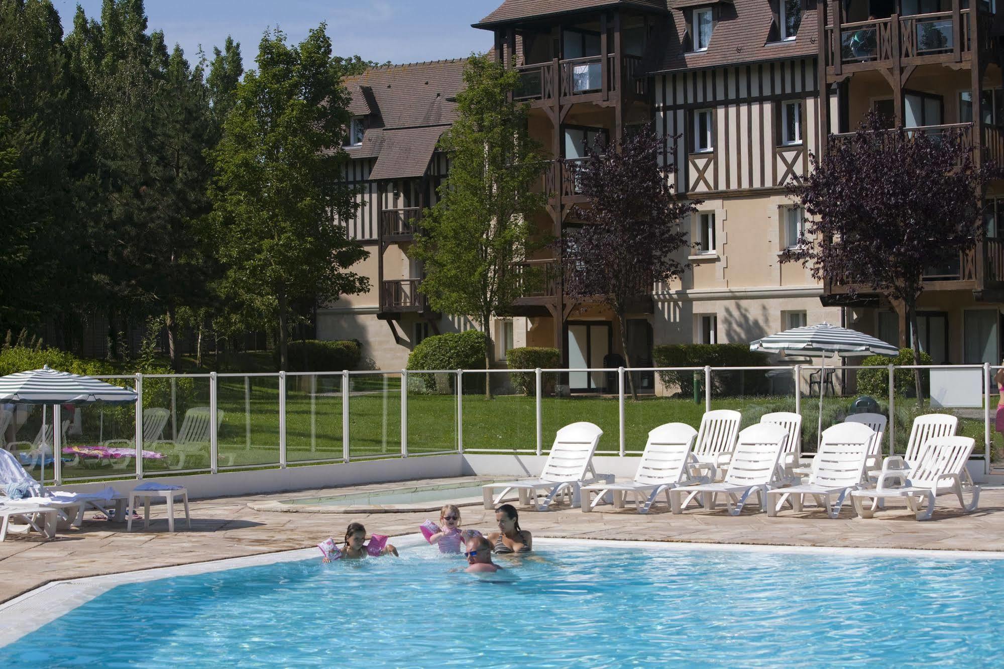 Pierre & Vacances La Residence Du Golf Deauville Extérieur photo