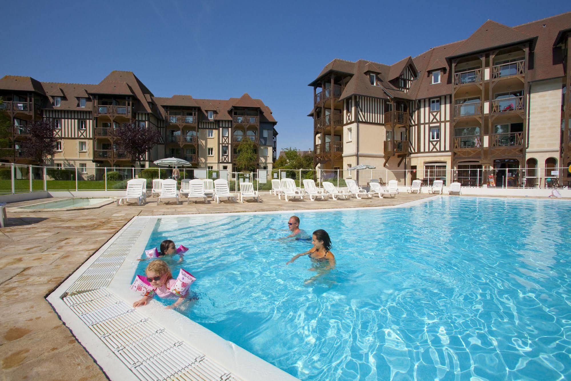 Pierre & Vacances La Residence Du Golf Deauville Extérieur photo