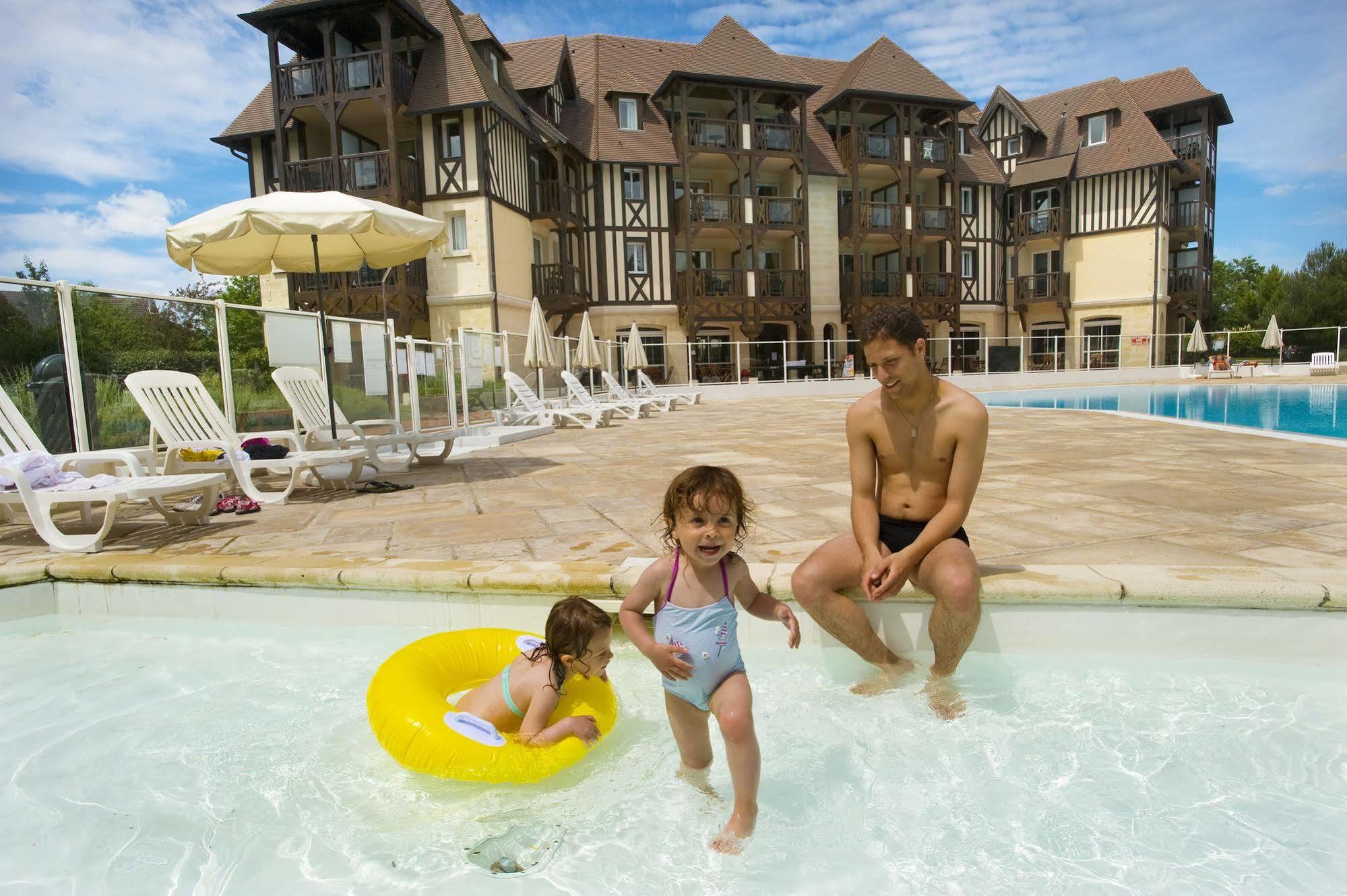 Pierre & Vacances La Residence Du Golf Deauville Extérieur photo