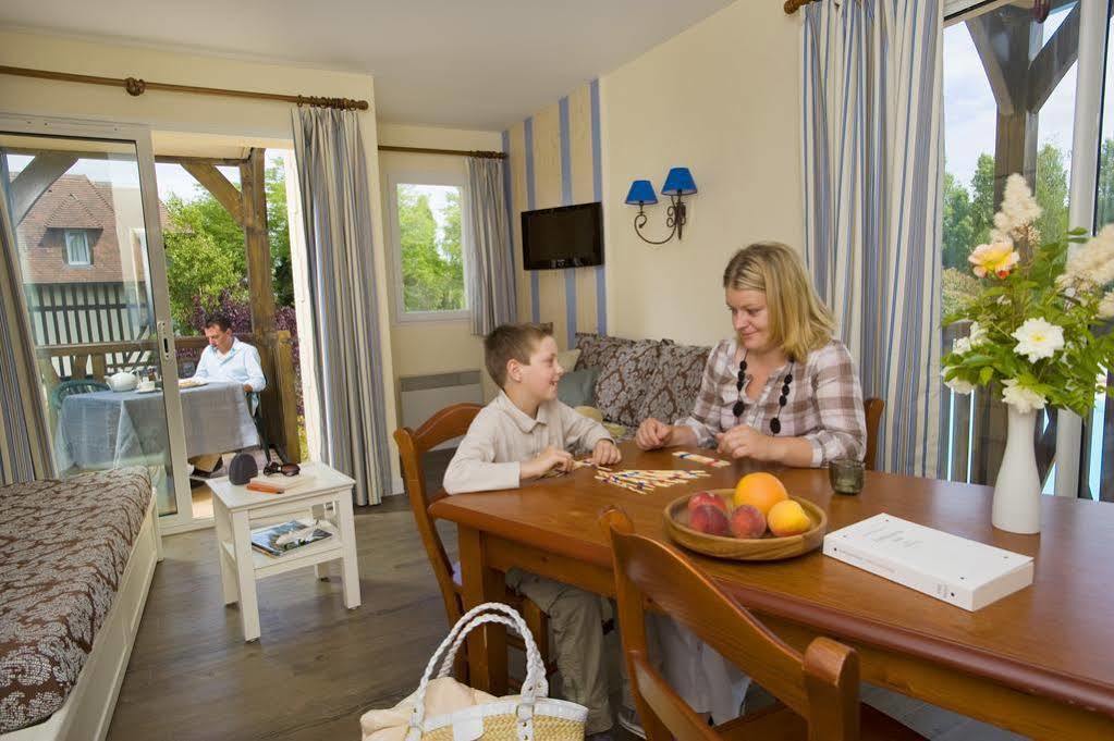 Pierre & Vacances La Residence Du Golf Deauville Extérieur photo